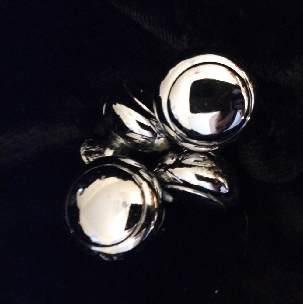 Silver drawer pulls - Picture 6 of 9